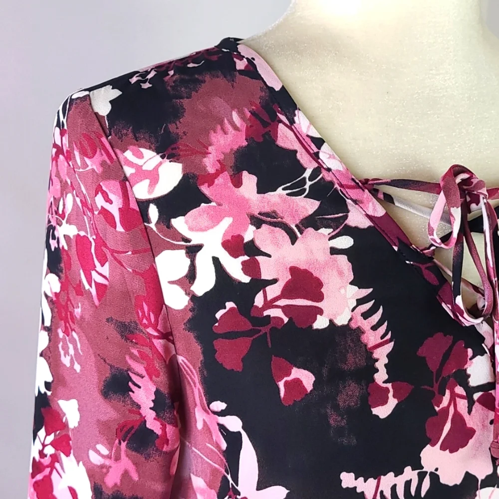 Quintessential Split Sleeve Blouse - Picture 3 of 14